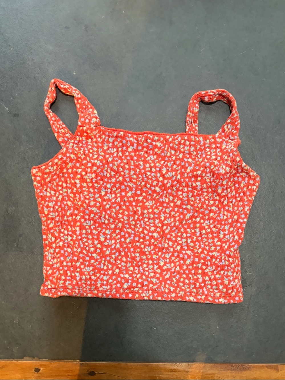 Red floral print cropped tank top